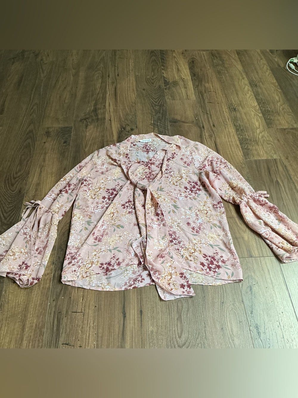Full Circle Trends Floral Tie Neck Blouse Pink Boho Flowy Bell Sleeve Flirty M